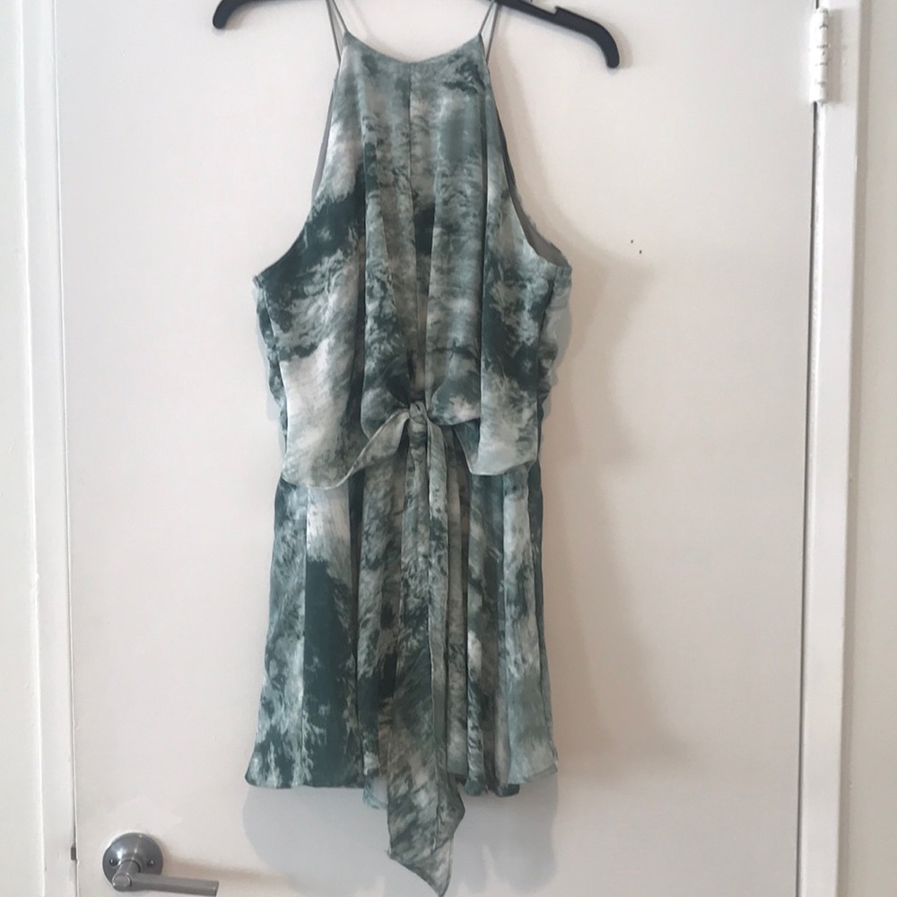 NWT Sleeveless Tied Romper